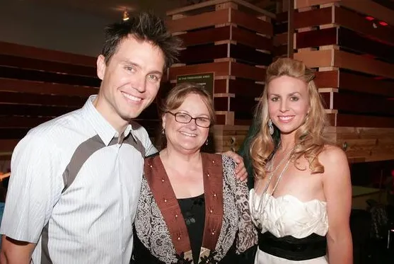 Mark Hoppus Wife Everything You Need to Know About Skye Everly